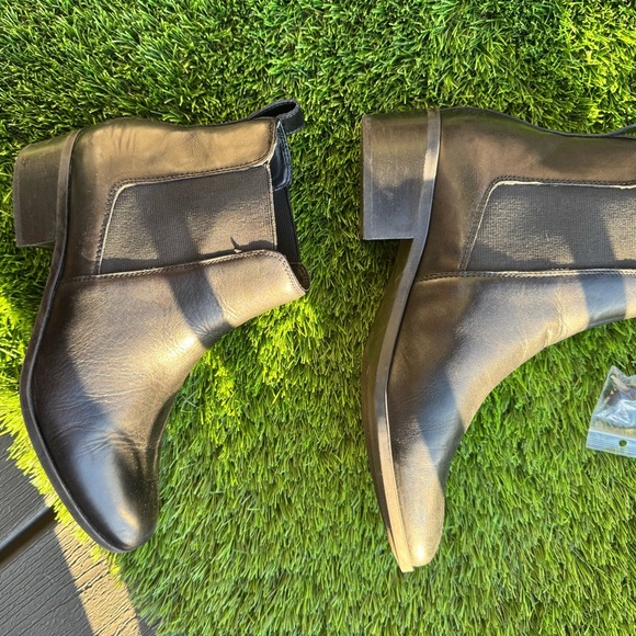 Steve Madden Dover Ankle Chelsea Boots in Black - Picture 7 of 11